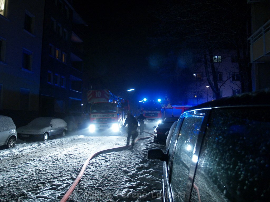Feuer in Kueche Koeln Vingst Homarstr P595.JPG